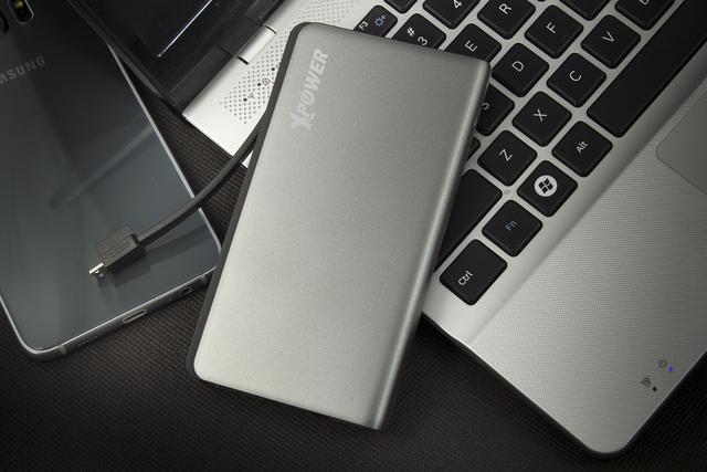 XPower PB8+ 8000mAh High Speed Power Bank with 2 Removable Cable